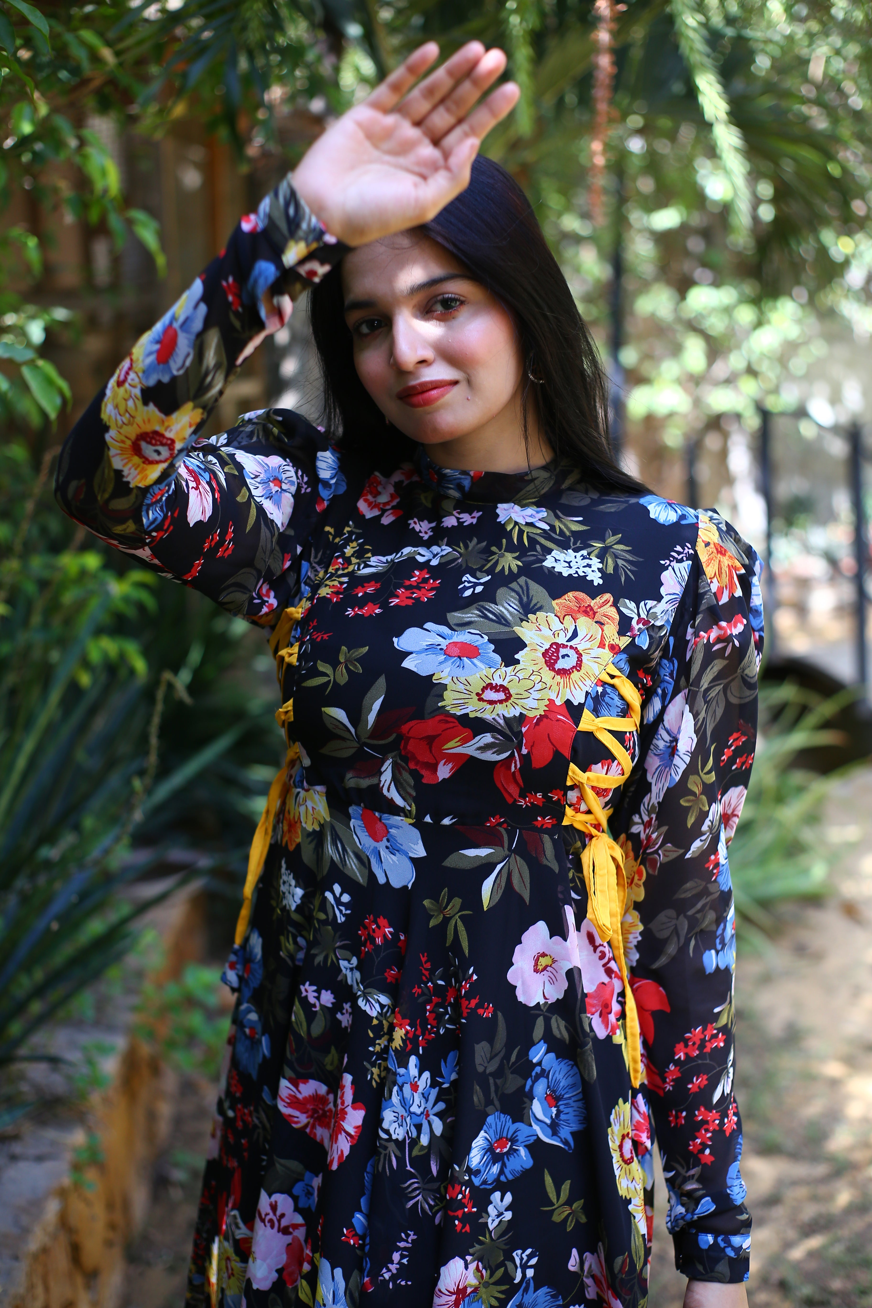 BLACK FLORAL SIDE KNOT