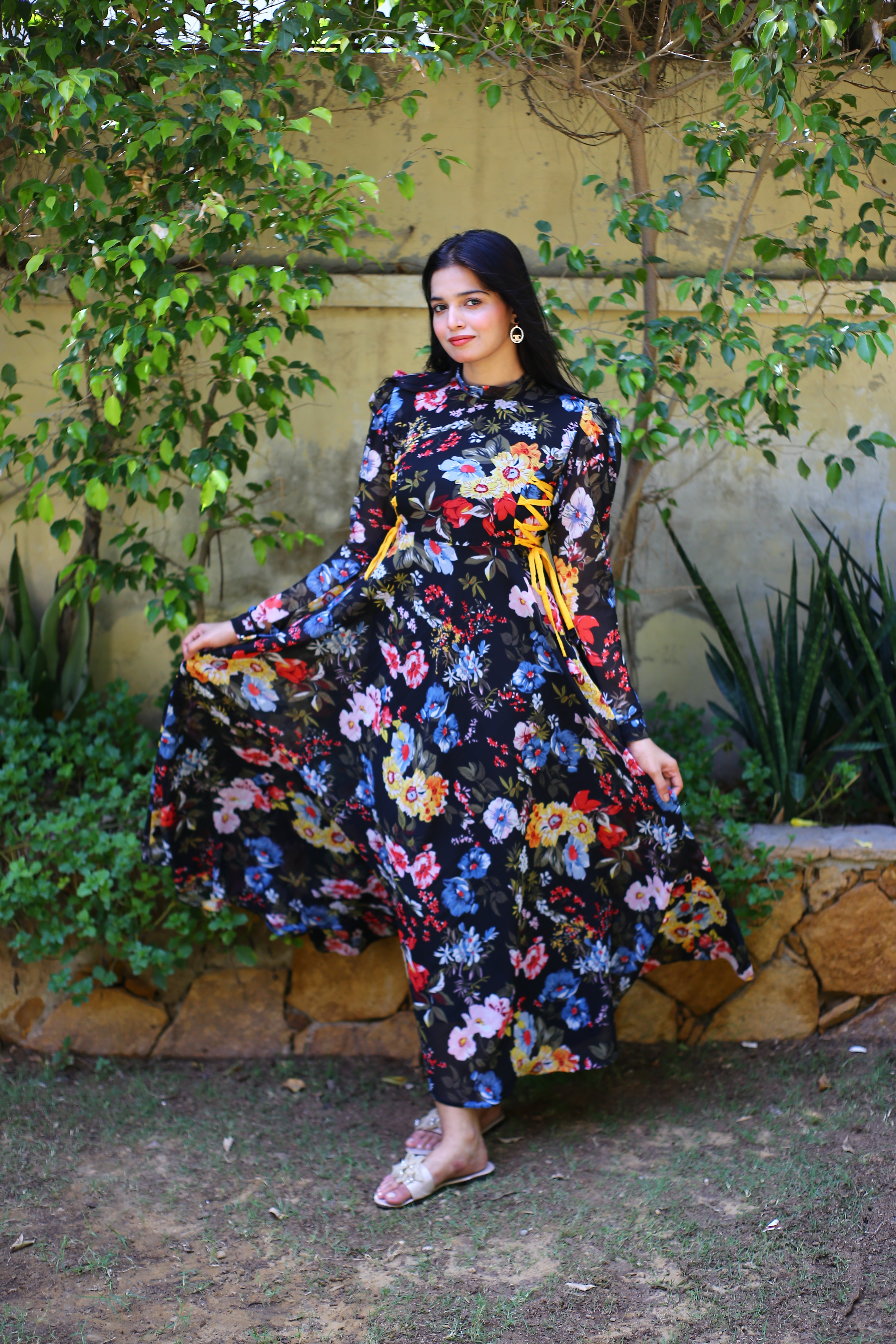 BLACK FLORAL SIDE KNOT