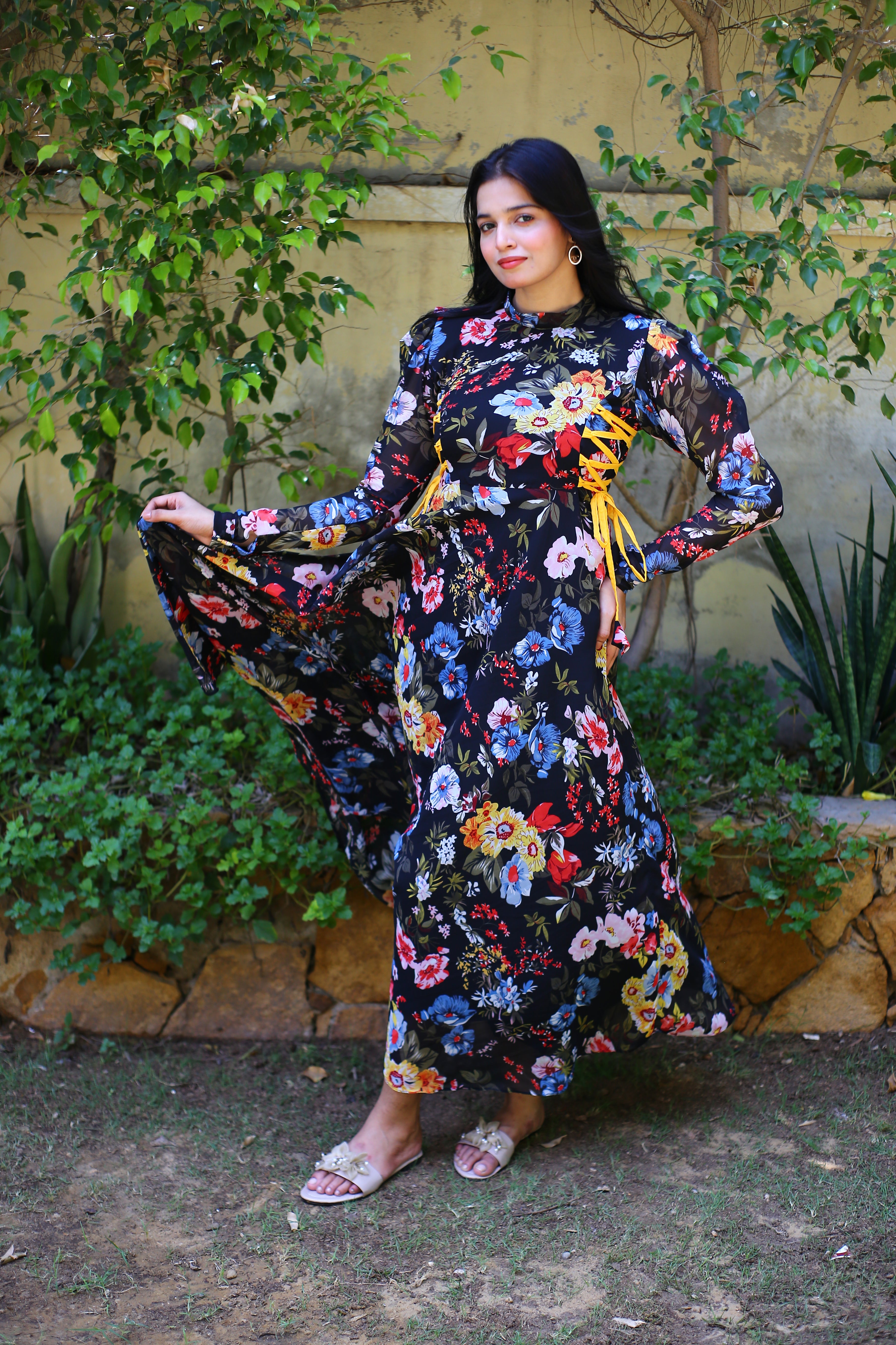 BLACK FLORAL SIDE KNOT