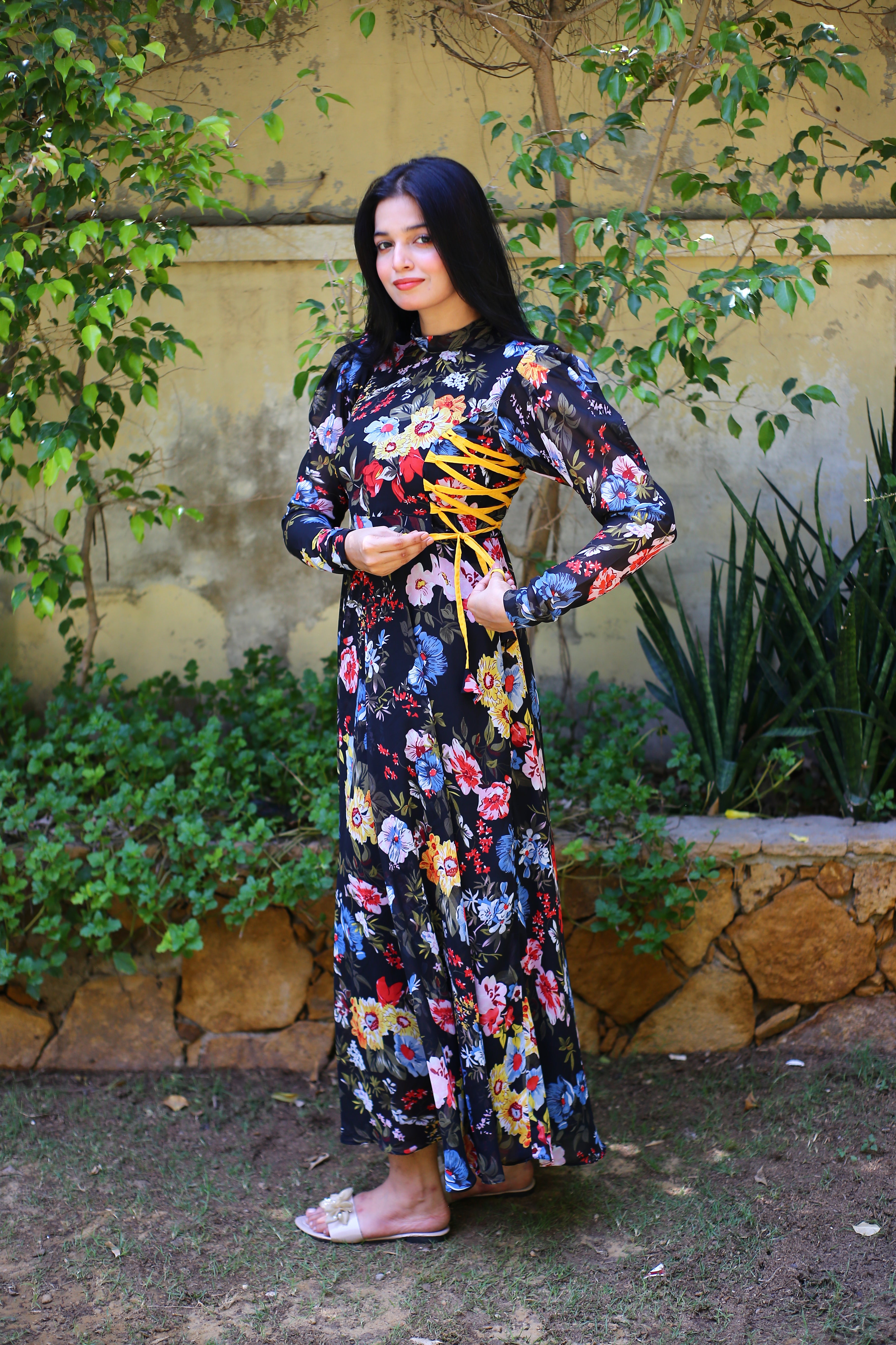 BLACK FLORAL SIDE KNOT