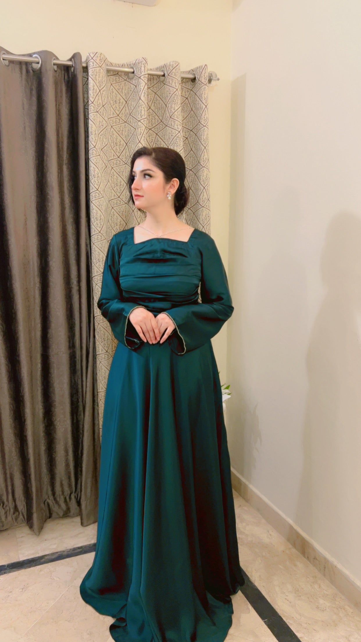 GREEN SQUARE NECK MODEST DRESS