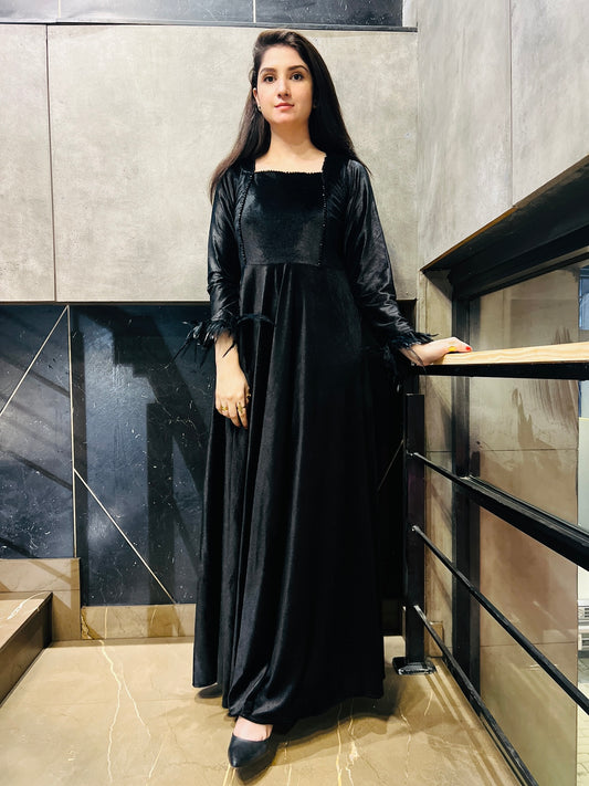 BLACK FEATHER SQUARE BEAD VELVET