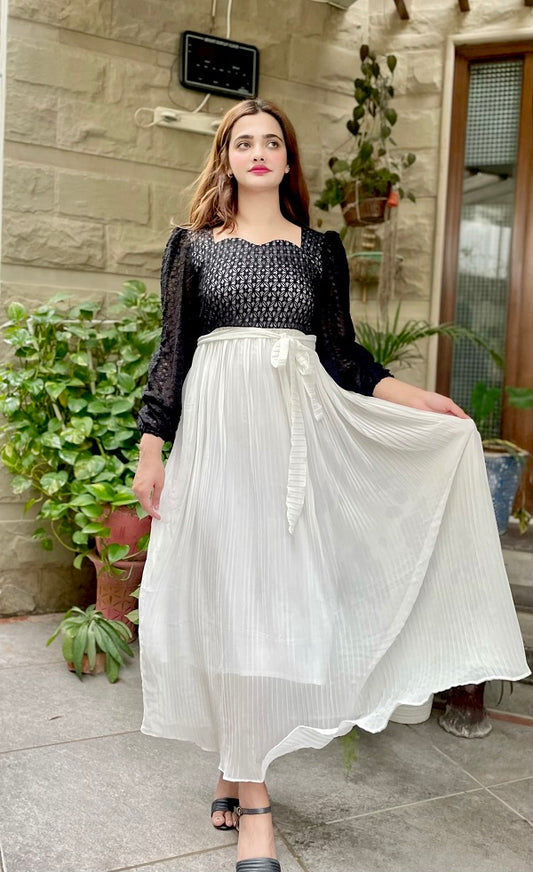CHIC BLACK AND WHITE DRESS