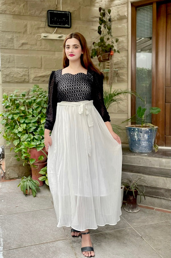CHIC BLACK AND WHITE DRESS