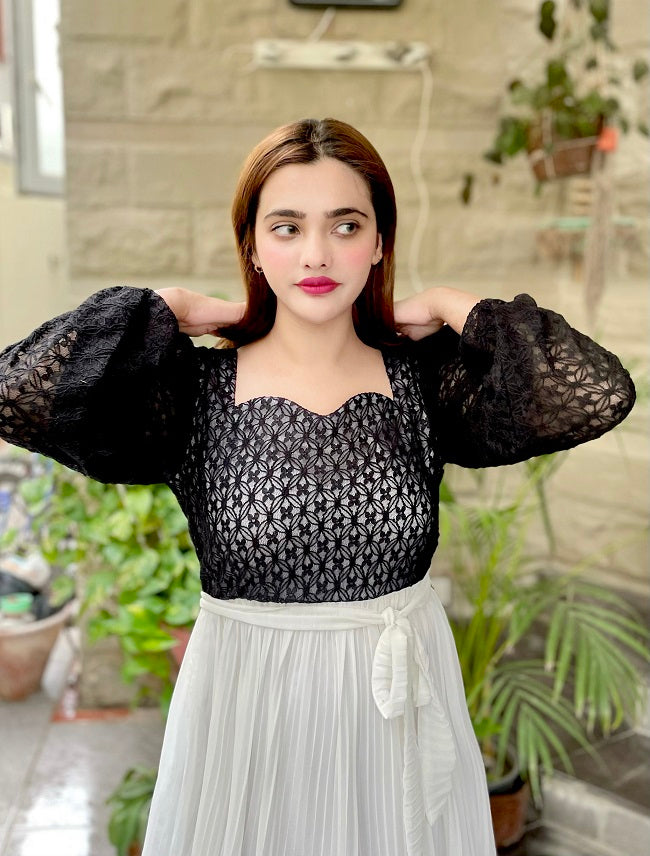 CHIC BLACK AND WHITE DRESS