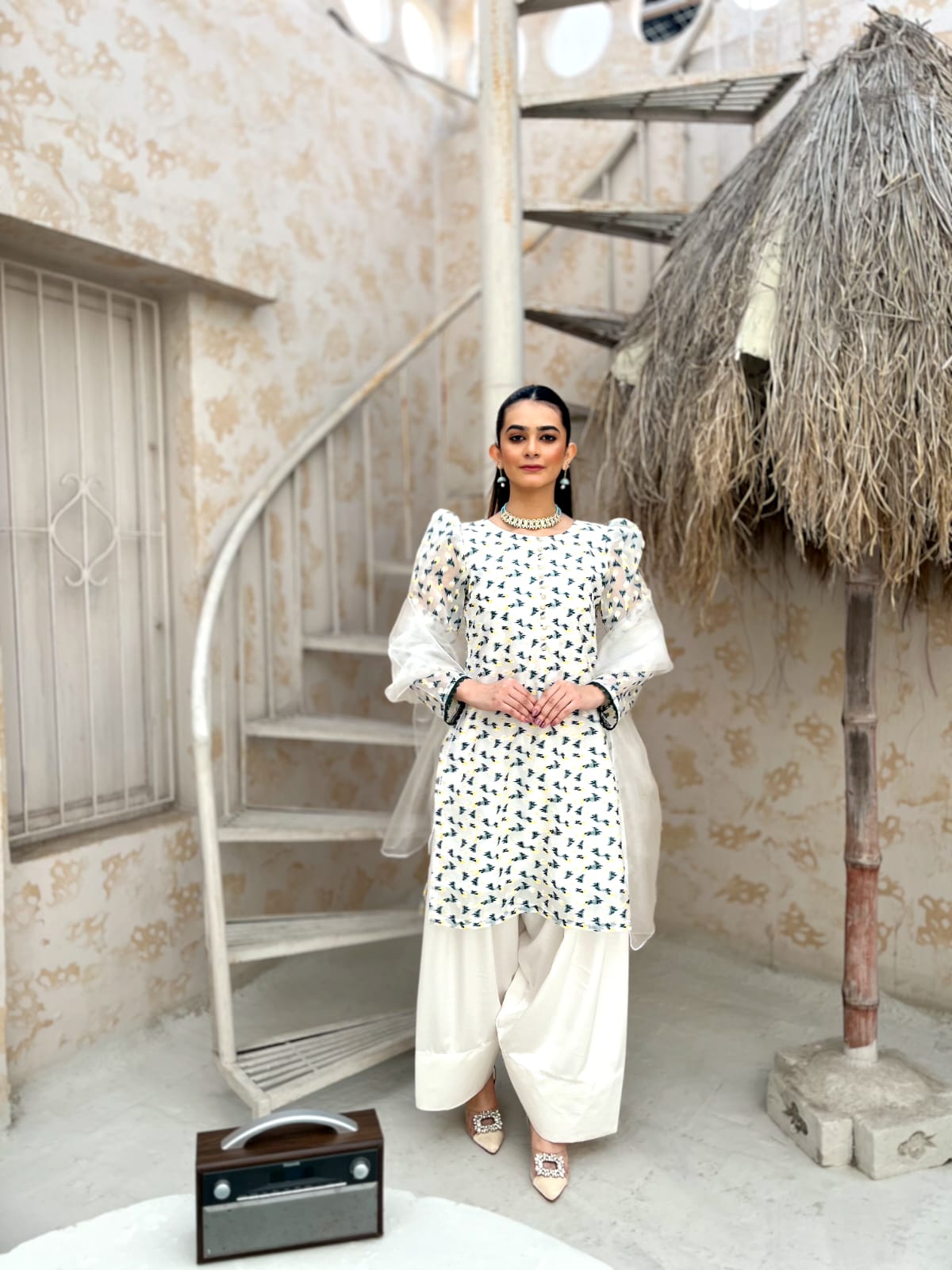 EMBROIDERED CLASSIC WHITE DRESS