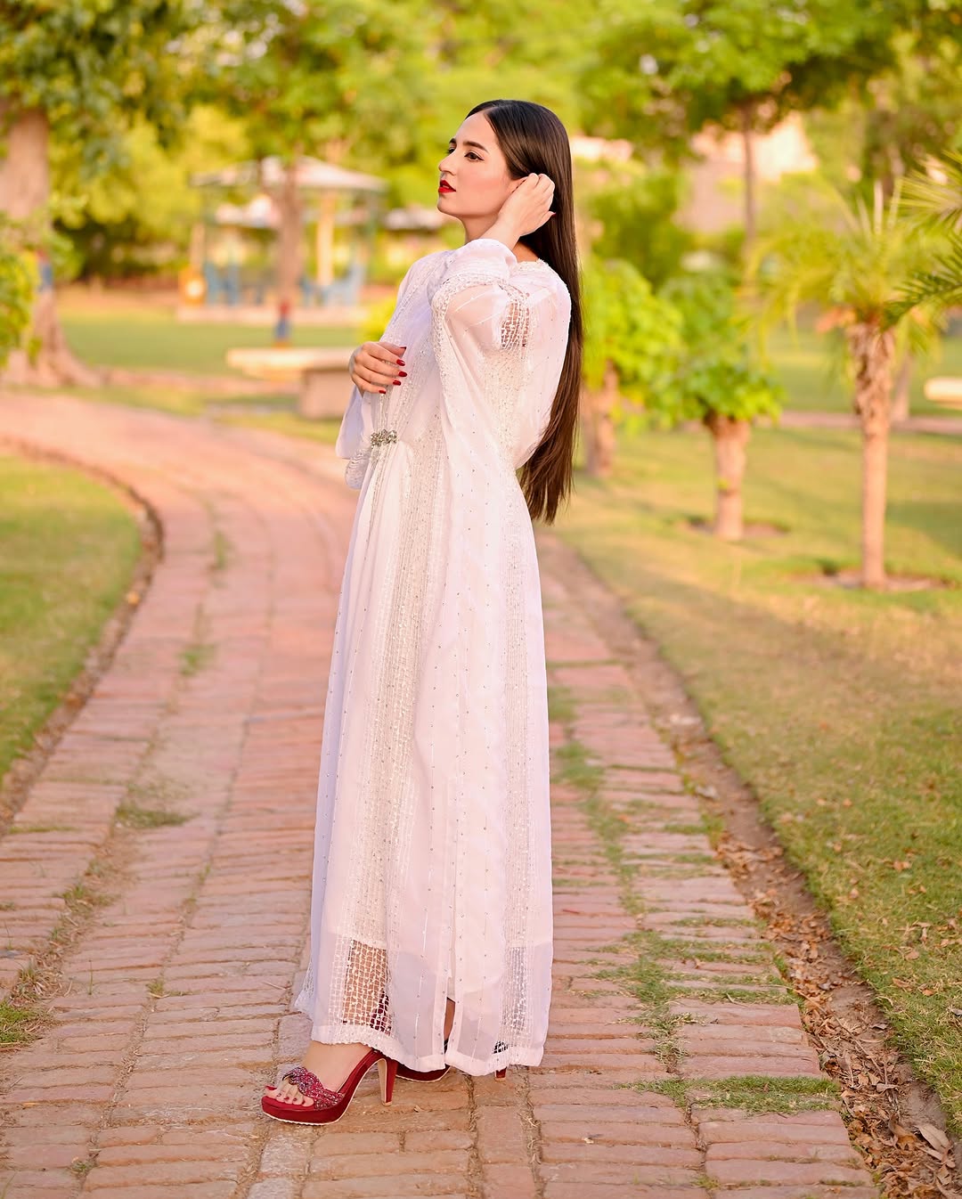 WHITE CUTWORK SEQUENCE KAFTAN
